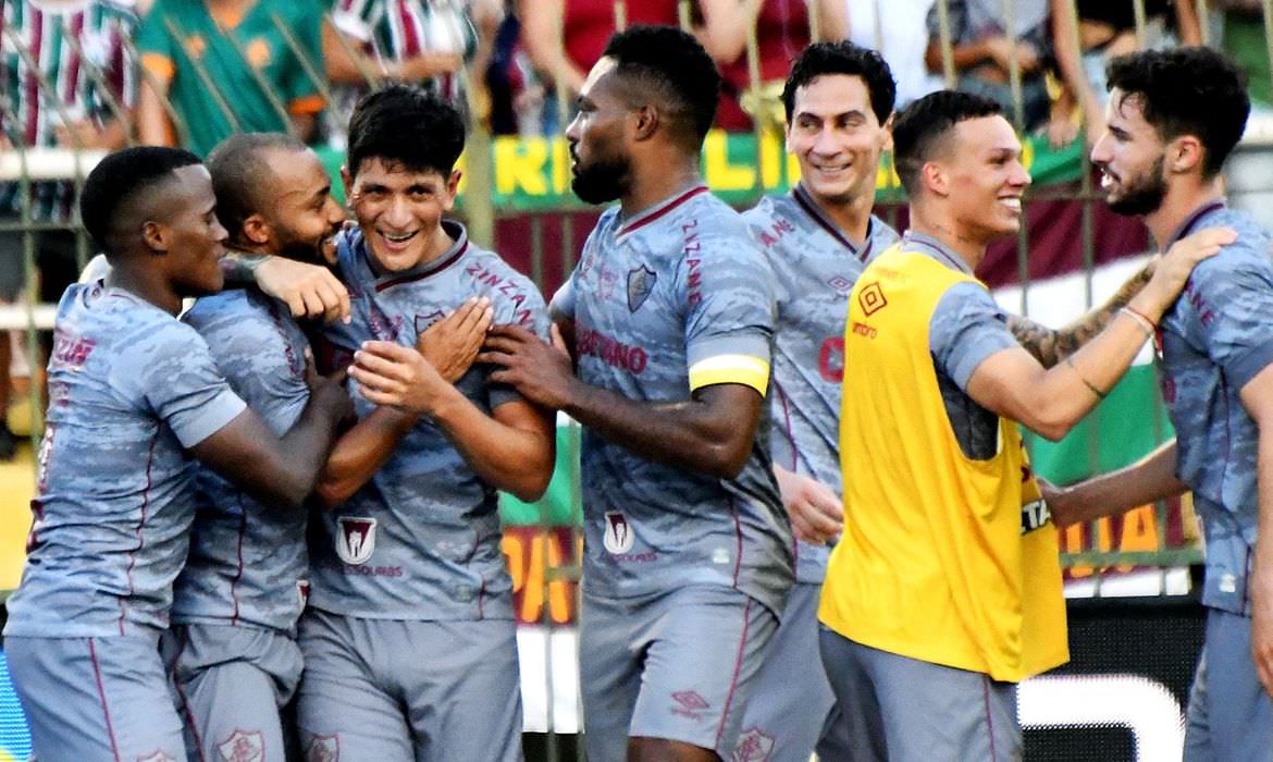 Fluminense goleia e garante título da Taça Guanabara