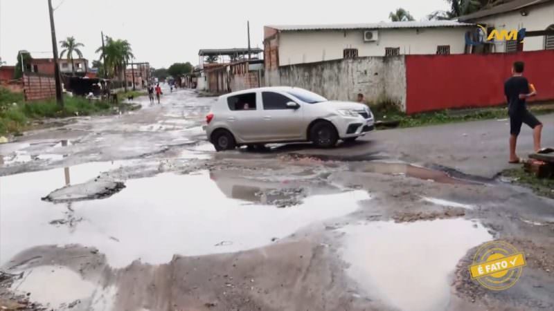 Rua esburacada causa transtorno a moradores do União da Vitória: ‘ninguém olha pra gente’
