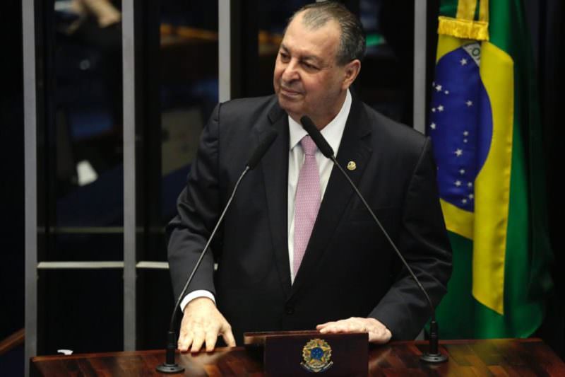 Omar Aziz cobra promessa de Bolsonaro para reeditar decreto que prejudica Polo Industrial de Manaus