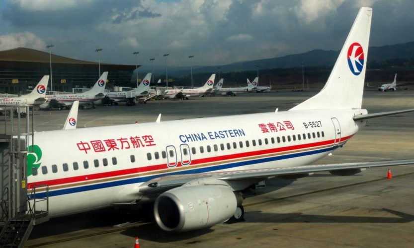 Vídeo: avião chinês cai com 132 pessoas a bordo