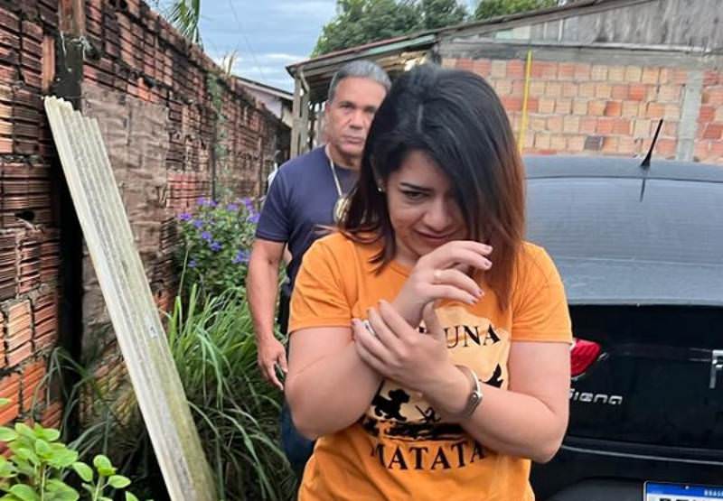 Mulher é presa por se passar por biomédica e deformar rostos de 10 pacientes em Manaus