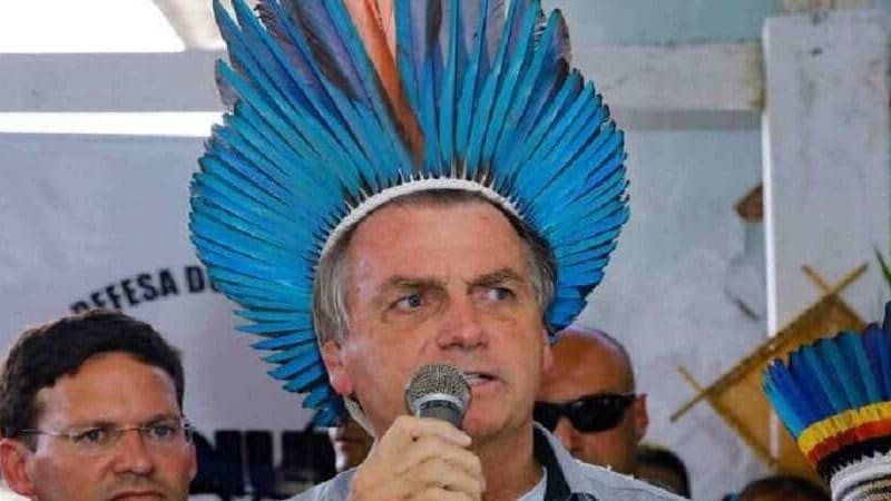 Ministro concede medalha do mérito indigenista a Bolsonaro; associação indígena vai contestar