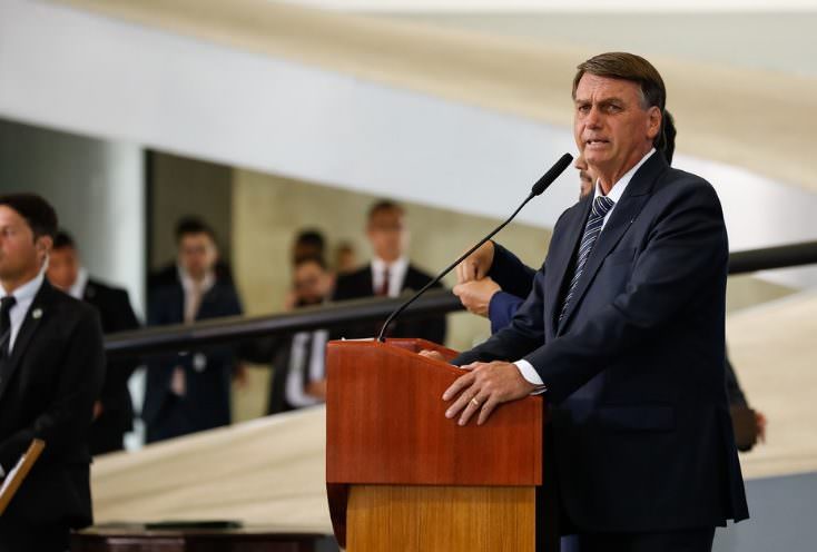 'Dificuldade de esvaziamento gástrico' motivou nova internação de Bolsonaro