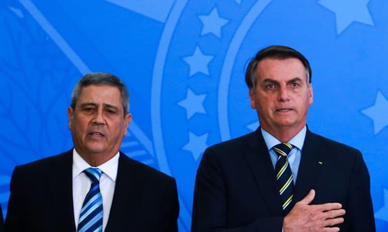 Bolsonaro diz que já escolheu vice e dá ‘dicas’ que levam a Braga Netto