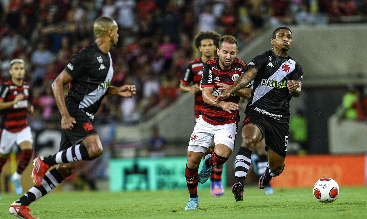 Em desvantagem, Vasco tenta eliminar o favorito Flamengo no Maracanã