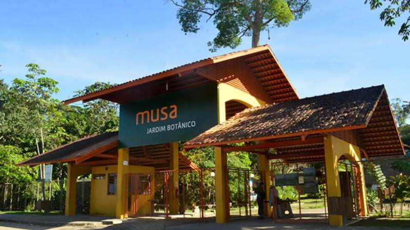 Homem armado se disfarça de militar e assalta 20 visitantes em museu de Manaus