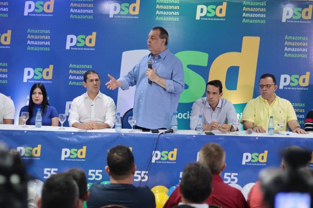 Com apoio de dezenas de prefeitos, PSD lança Omar Aziz e chapa para deputado federal