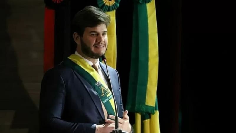 'Piores dias da minha vida', diz prefeito sobre vídeo de sua sogra cheirando 'pó'