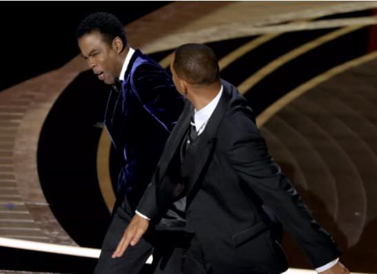 Oscar 2022: Will Smith dá tapa na cara de Chris Rock, ao vivo