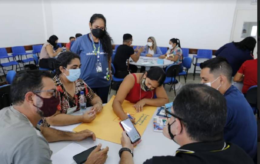 Educadores de Tefé recebem formação presencial o sobre Novo Ensino Médio
