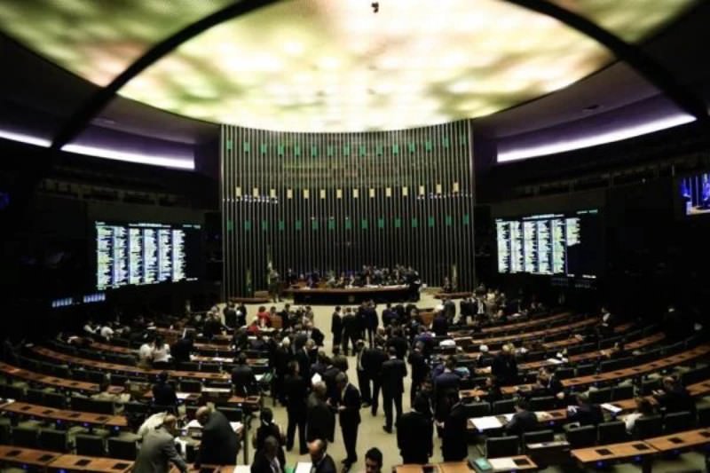 Aproveitando janela partidária, ao menos 125 deputados trocaram de partido