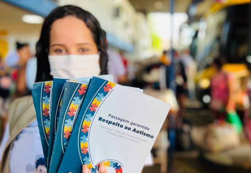 Abril Azul: Arsepam realiza campanha sobre direitos de autistas no transporte intermunicipal do AM