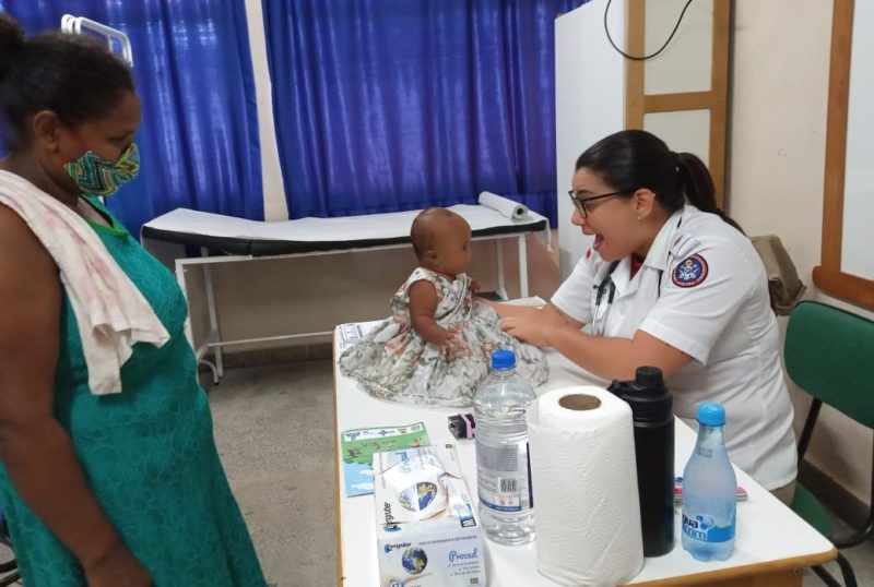 Bombeiros do AM realizam serviços de saúde no Governo Presente em Carauari