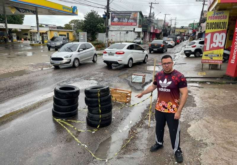 Principais ruas do Lírio do Vale estão cheias de buracos, denuncia Rodrigo Guedes