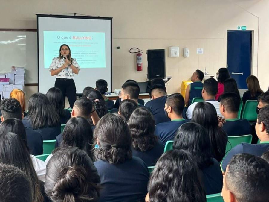 ‘OAB Vai à Escola’: comissão  ministra palestra em unidades de ensino em Manaus