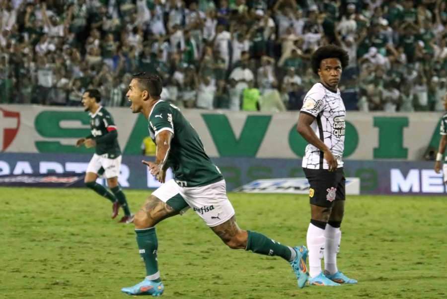 Palmeiras atropela Corinthians na Arena Barueri e ganha a primeira no Brasileirão
