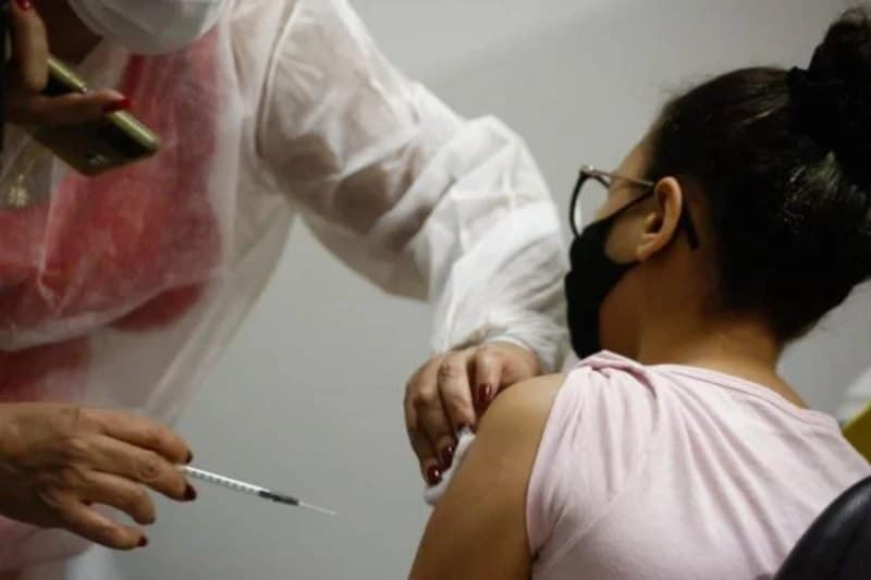 Mais de 40 crianças recebem vacina errada e passam mal