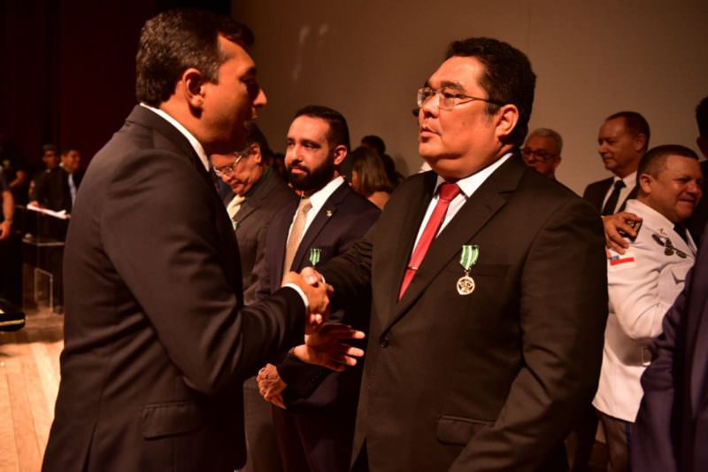 Presidente do Cetam recebe a Medalha Tiradentes