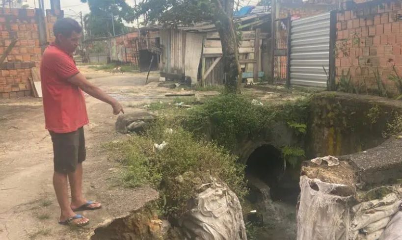Vídeo: moradores do bairro Tarumã denunciam esgoto a céu aberto