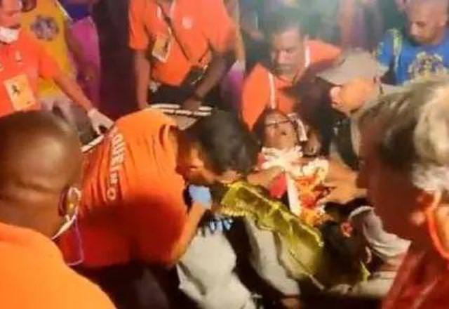 Idosa cadeirante é imprensada por carro alegórico na Sapucaí