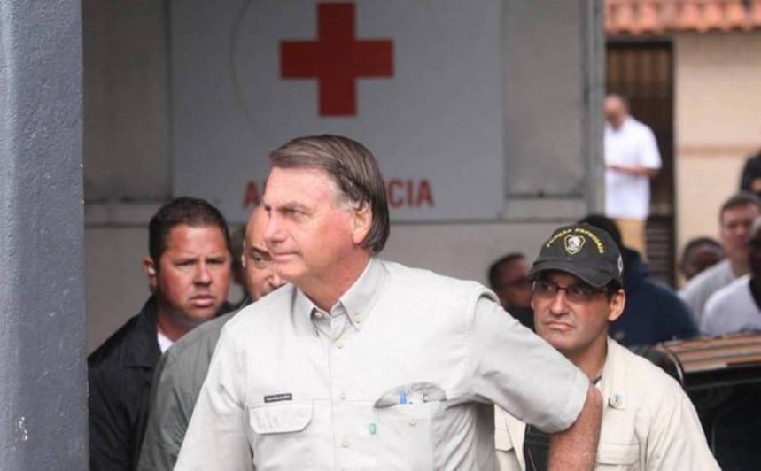 De folga em São Paulo, Bolsonaro vai a jogo Santos x Coritiba