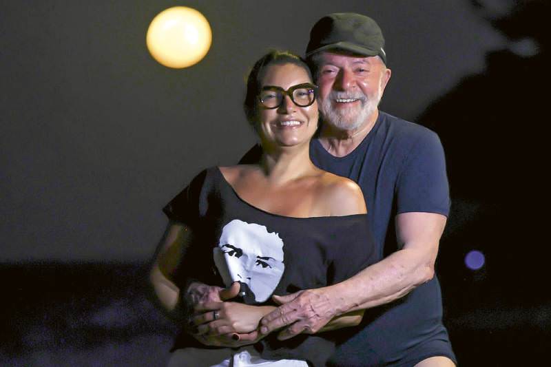Lula marca casamento com Janja para maio: 'vou casar porque vou viver muito tempo'