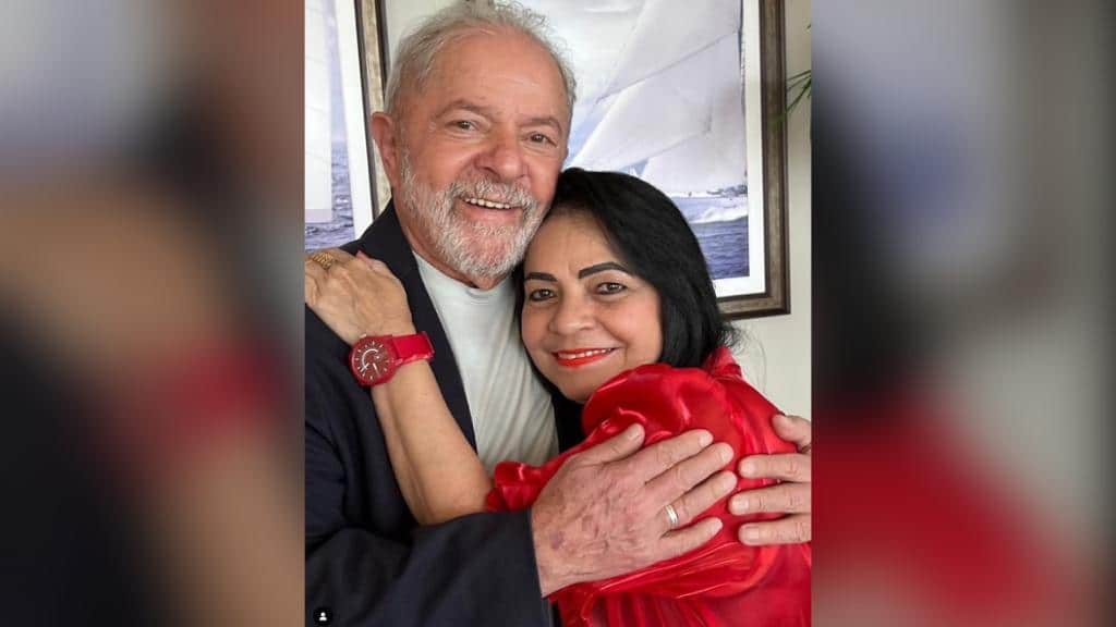 Prefeita petista tem celular furtado durante comício de Lula