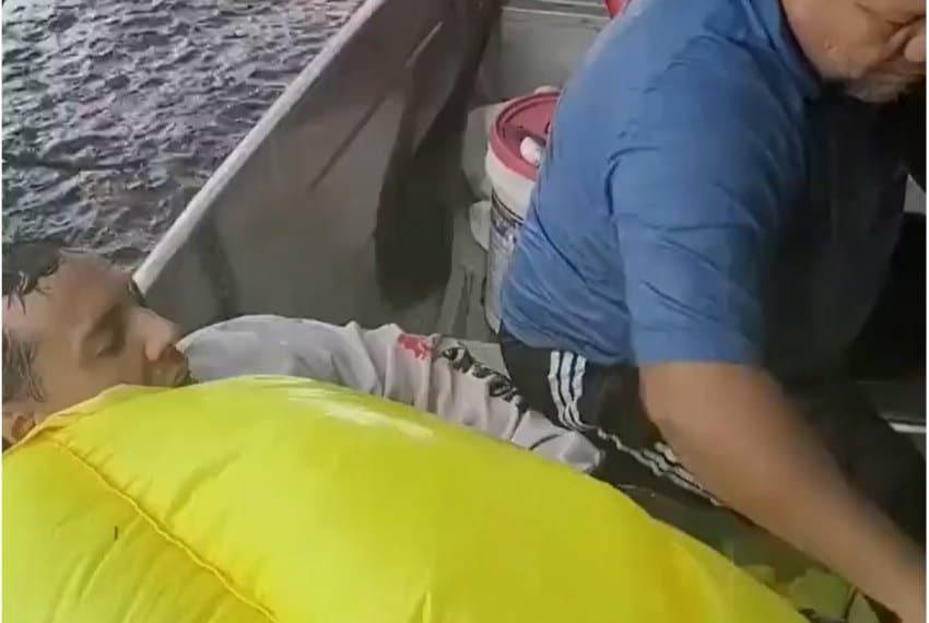 Vídeo: Veja momento em que paraquedista é resgatado