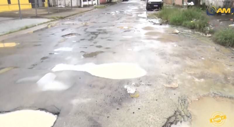 Povo do Campos Elíseos denuncia proliferação de buracos: ‘são as ruas do bairro todinho’