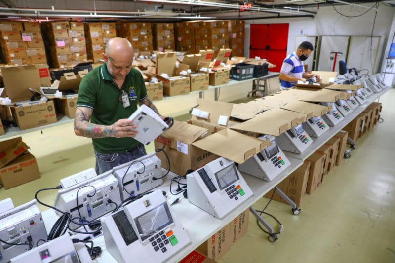 Mais de 200 urnas eletrônicas serão enviadas ao exterior pela Justiça Eleitoral