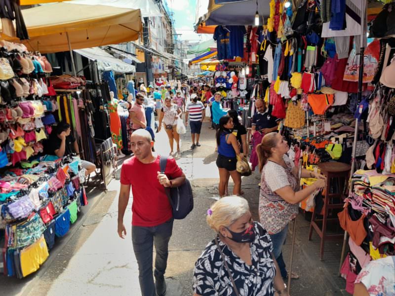 Comércio no Centro de Manaus deve funcionar até as 13h