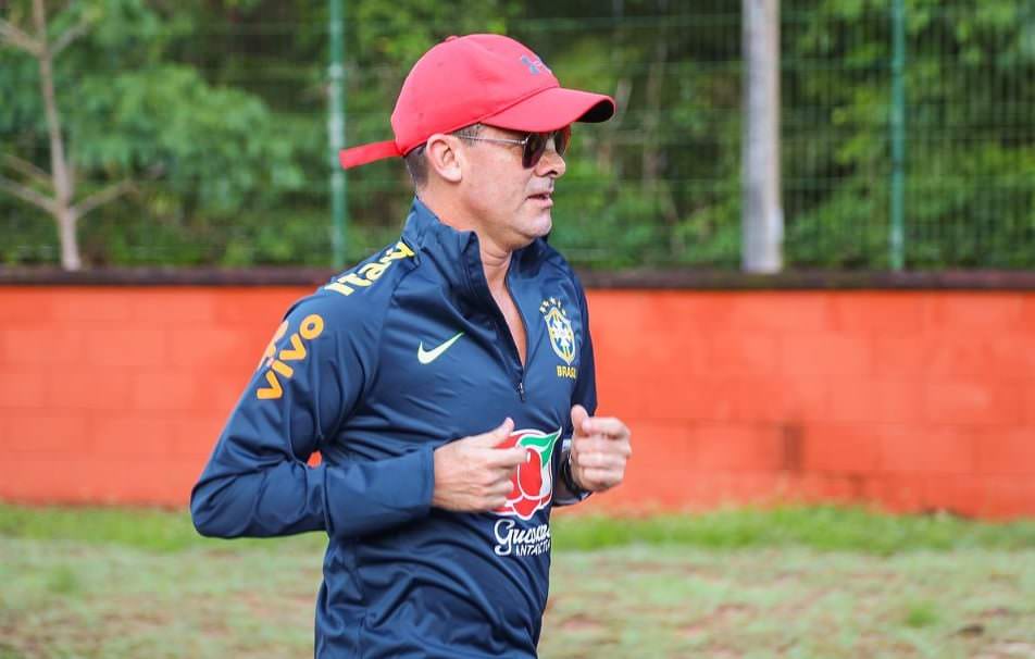 David deixa Manaus para correr em Barcelona e seguidores criticam: 'tá bom de mostrar trabalho'