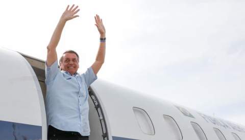 Bolsonaro avisa que não vai a nenhum debate no primeiro turno: 'vão querer dar pancada'