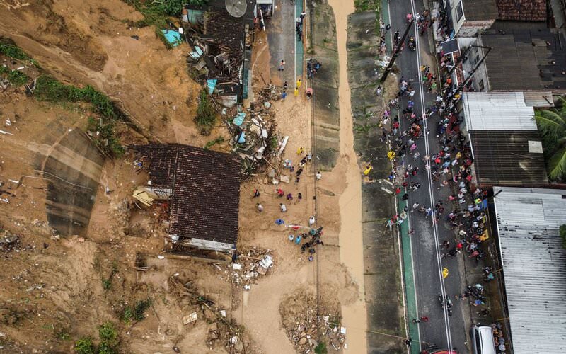 Número de mortes confirmadas devido à chuva no Grande Recife é de 44 