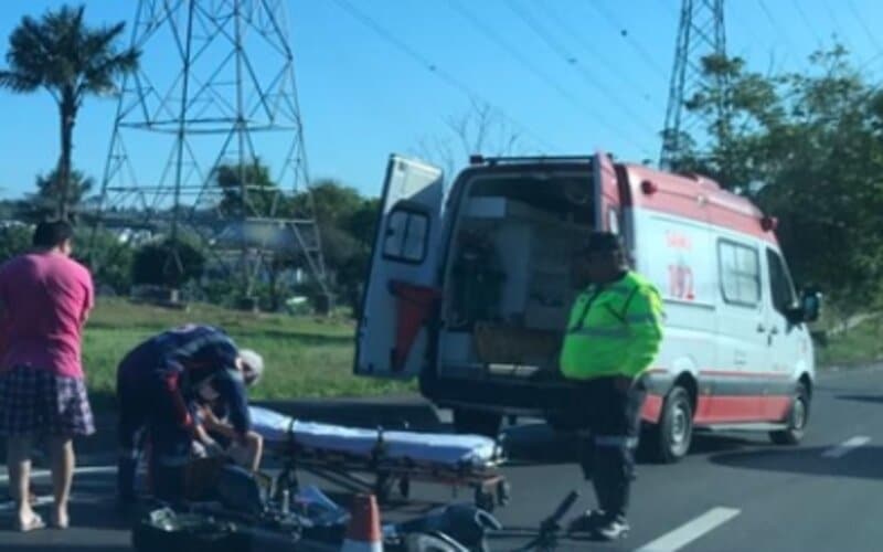 Motociclista fica gravemente ferido após ser atingido por carro em Manaus