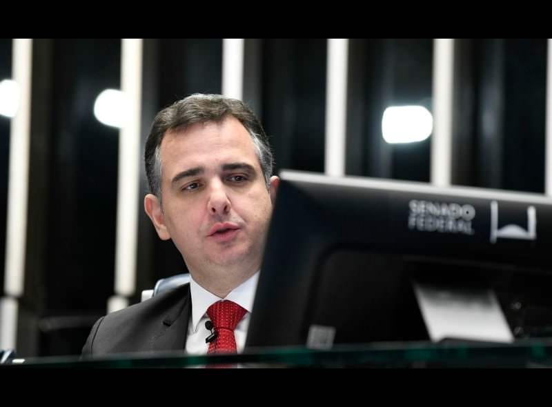Presidente do Senado diz que venda da Petrobras não está “na mesa”