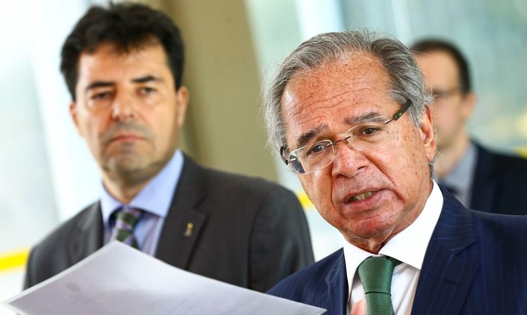 Sachsida entrega a Guedes pedido para iniciar estudos sobre privatização da Petrobas