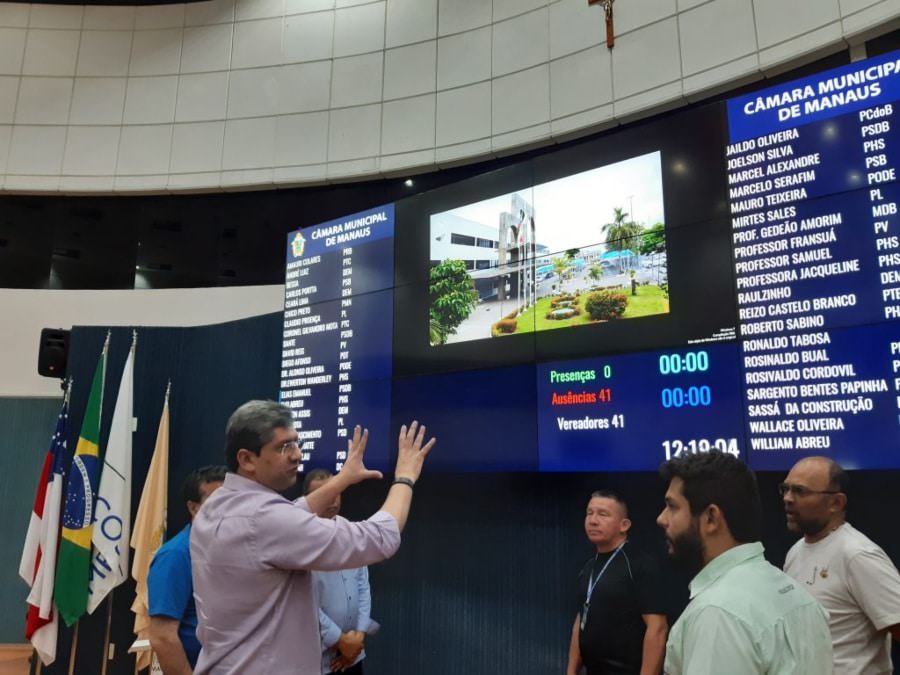 Painel eletrônico de R$ 630 mil da CMM trava em plena votação