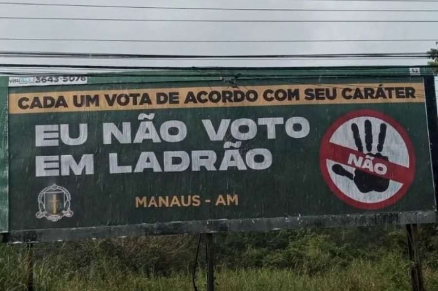 Ativistas da direita pagam outdoor para ironizar Lula em Manaus: 'mensagem à população de bem'