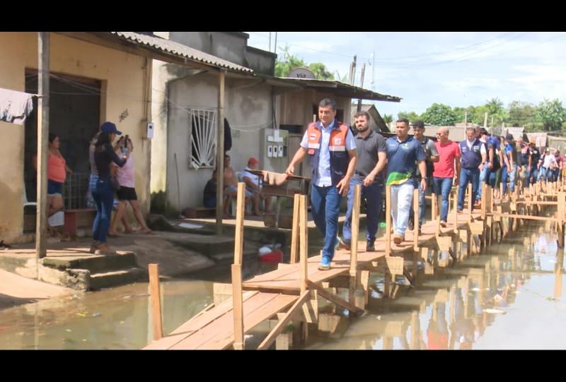 Wilson Lima regulamenta Auxílio Estadual Enchente de R$ 300 para famílias do Amazonas