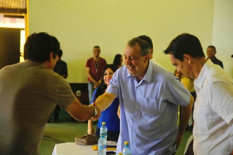 Senador Omar Aziz apresenta trabalho em municípios da calha do Juruá