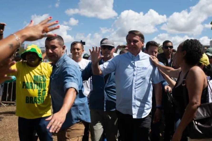 Bolsonaro vai à Esplanada: ‘Manifestação pacífica pela liberdade’