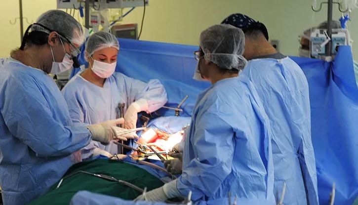 Adolescente passa por transplante emergencial após suspeita de hepatite misteriosa em Recife