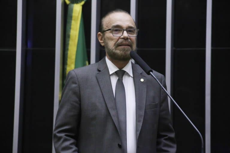 Câmara elege deputado Lincoln Portela novo vice-presidente após saída de Ramos
