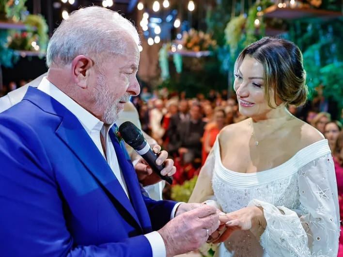 Lula e Janja dizem sim e são oficialmente declarados marido e mulher