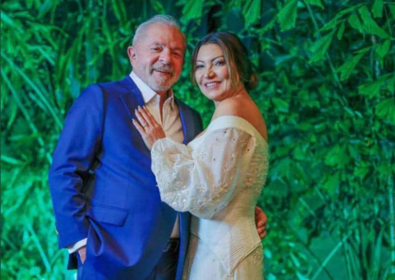 Vestido de esposa de Lula foi bordado por cerca de um mês por costureiras do sertão