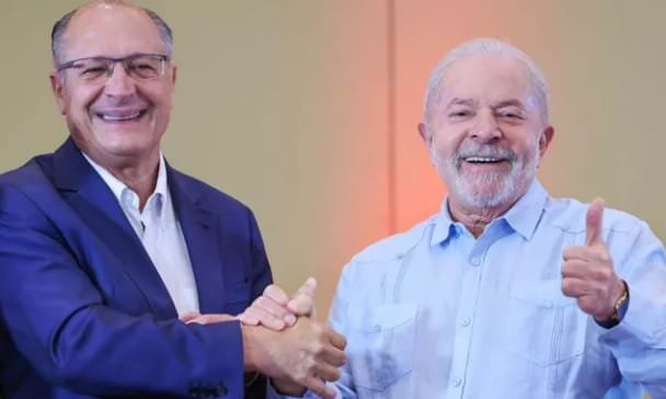 ‘Lula é a esperança que resta ao Brasil’, afirma Alckmin durante festa de pré-candidatura da chapa