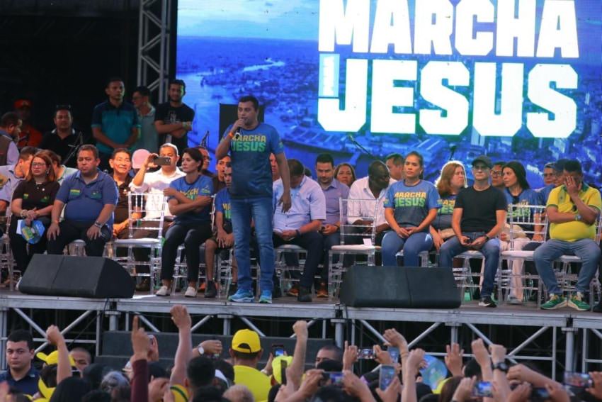 Wilson Lima e primeira-dama participam da Marcha para Jesus que reuniu centenas de cristãos em Manaus