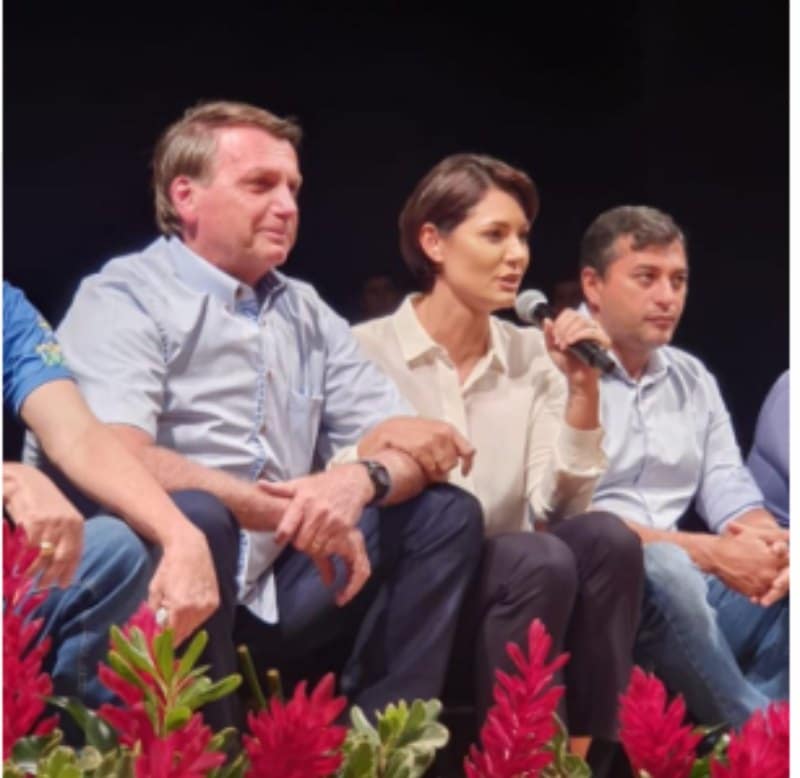 ‘Não é fácil estar onde nós estamos com tantos ataques’, diz Michelle Bolsonaro durante discurso no Teatro Amazonas: vídeo
