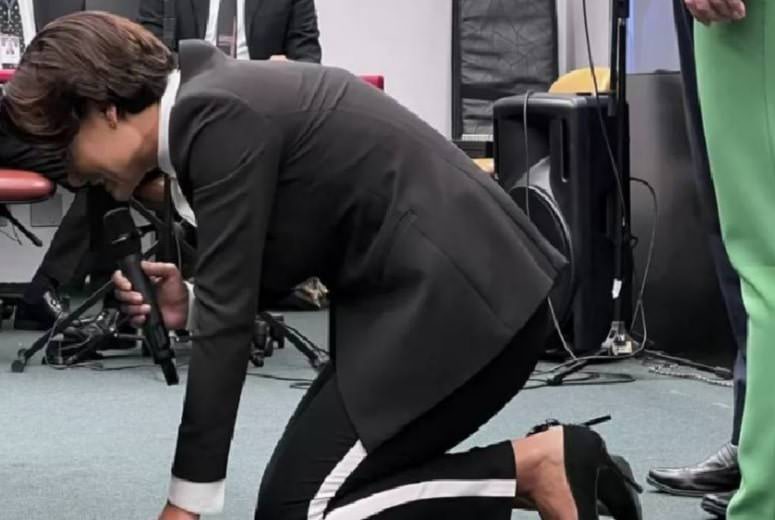 Vídeo: Michelle Bolsonaro se ajoelha, chora e pede que 'Jesus cure a nação'
